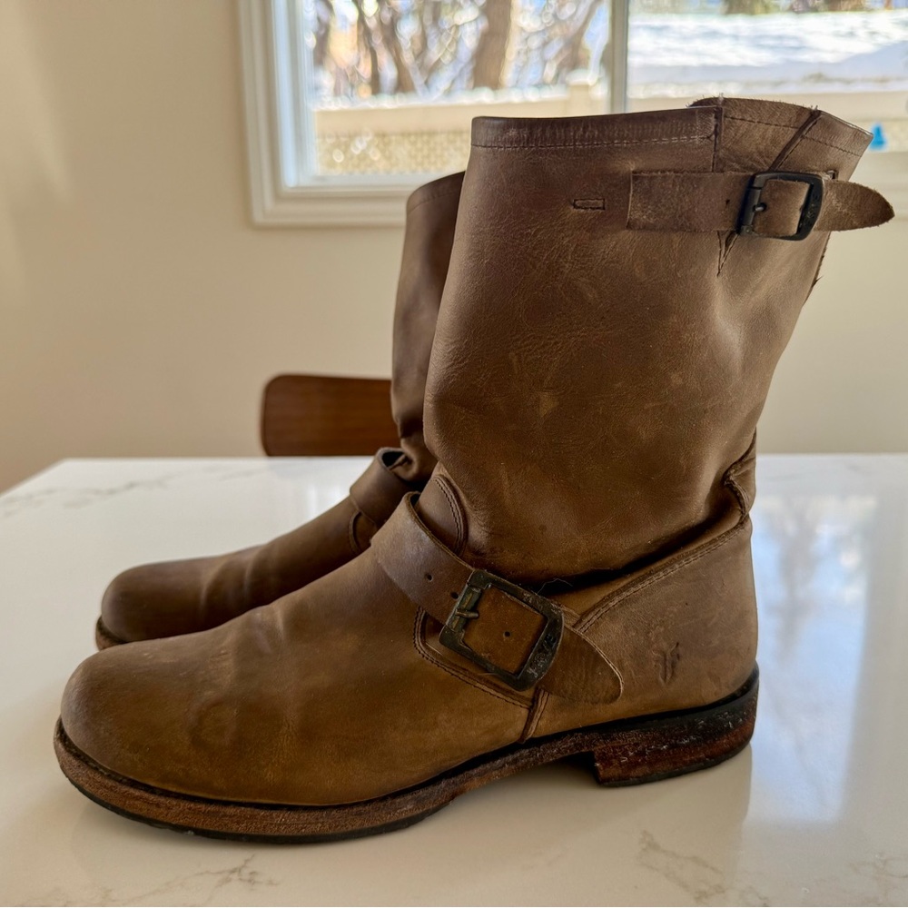 Frye Veronica Short Boots in Brown/Taupe